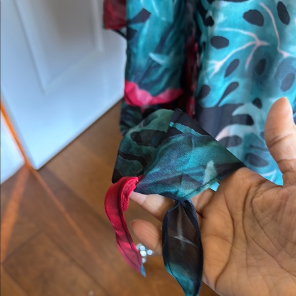 Like New Colleen Lopez Women’s Semi Sheer Tropical Floral Tunic Top size Large - Picture 6 of 11